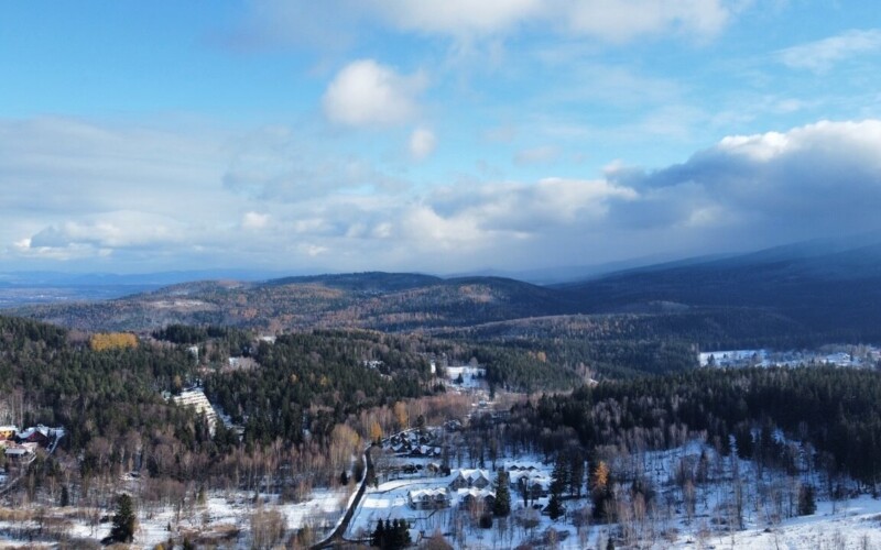 Widok z apartamentowca w Szklarskiej Porębie.